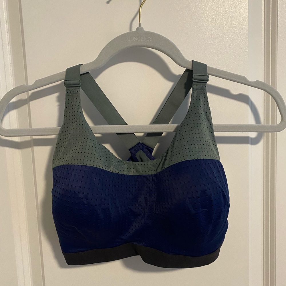 Victoria’s Secret Lightweight Sports Bra